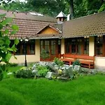 Nosal Отель